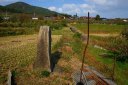 貝田宿手前、畑中に残る旧道と庚申供養塔 貝田 国見町 伊達郡