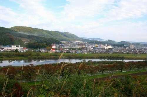 船迫地区、白石川、手前は一目千本桜並木 船岡城址公園より
