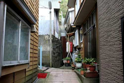 袋小路・階段国道へ 三厩龍浜 外ヶ浜町 東津軽郡 青森県