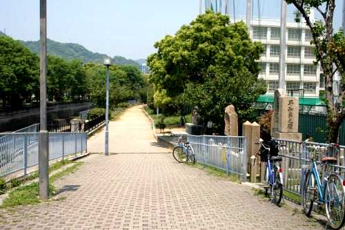 源平合戦勇士の碑 新湊川畔 五番町 長田区 神戸市