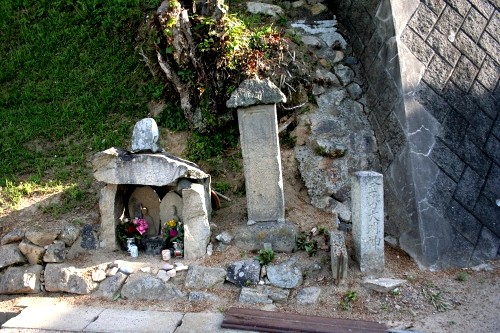 石塔群 東三成 矢掛町 小田郡 岡山県