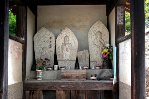 石仏 東三成 矢掛町 小田郡 岡山県