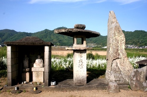 石塔等 東三成 矢掛町 小田郡 岡山県