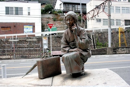 林芙美子像 東御所町 尾道市 広島県