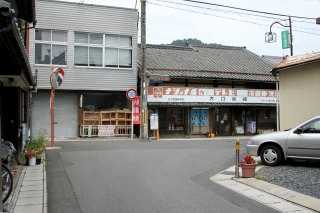 願成就寺前角 道標 左 京みち 右 長命寺