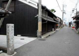 道標 「旧朝鮮人街道」「左 永原町通り」