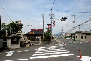 県道２号：左折、すぐ右折 音羽町南交差点