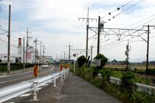線路西側の県道２号に合流 一路彦根市へ