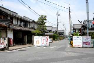 「日夏町中沢」交差点を直進