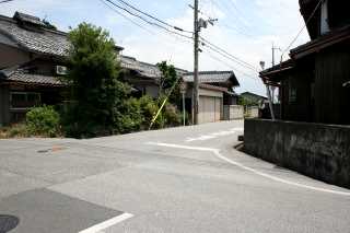 一筋目を右折（荒神山通り）