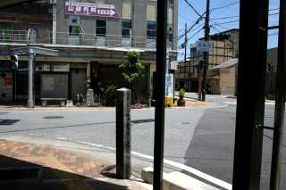 「銀座町」交差点、「久左の辻」を左折