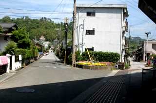 立花町－元町－船町より地下道をくぐり二股を左へ