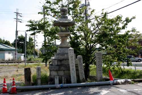 常夜燈・道標群 正法寺(しょうぼうじ)町交差点 彦根市