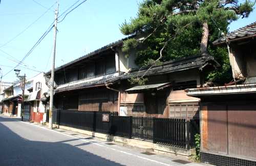 芭蕉の紙子塚(小林家住宅) 高宮町 彦根市