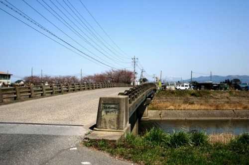 歌詰橋・宇曽川（遠景に伊吹山） 愛知川町 愛知郡 滋賀