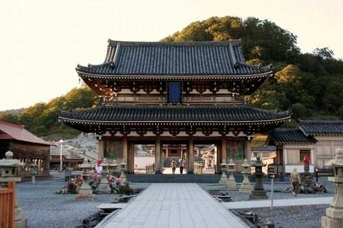 山門 恐山菩提寺 宇曽利山 田名部 むつ市 青森県
