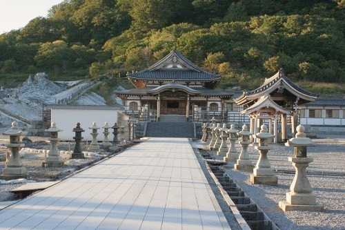 四十八燈・地蔵殿 恐山菩提寺 宇曽利山 田名部 むつ市 青森県