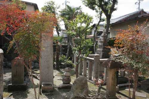 恋塚（袈裟御前の墓） 下鳥羽 伏見区 京都市