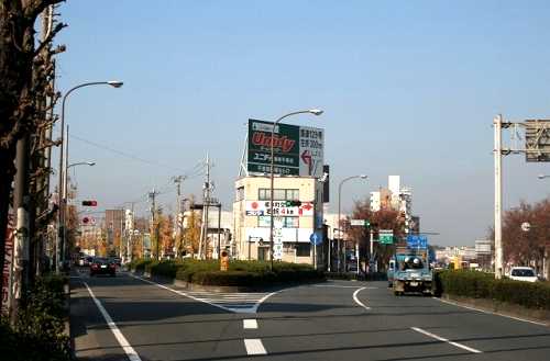 東海道馬入の一里塚(左歩道） 馬入交差点(榎木町・馬入本町） 平塚市