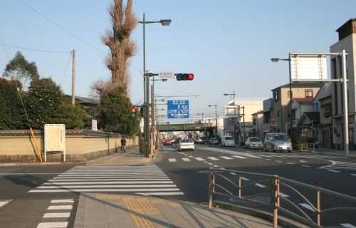 板橋見附(旧道は左へ） 小田原市
