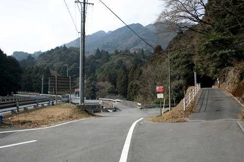 旧東海道（右）旧鈴鹿峠へ 関町坂下 亀山市 三重県