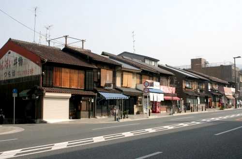 三条通り家並み 中之町 東山区 京都市