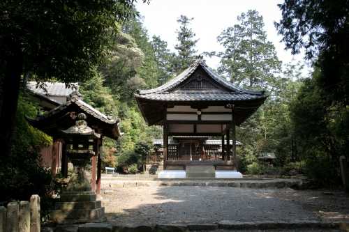 蝉丸神社・車石 大谷町 大津市