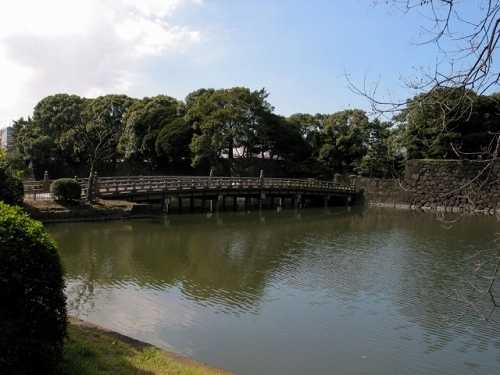 和田倉門跡 和田倉橋 下：和田倉橋遠景 皇居