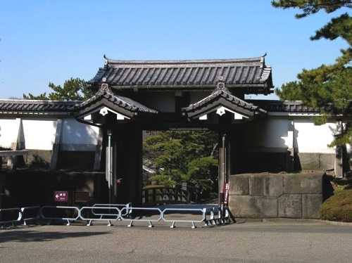 北桔橋門（ きたはねばしもん） 内側 皇居
