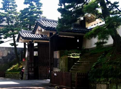 桜田門枡形（第一の門・高麗門、桜田濠、第二の門・渡櫓門） 皇居