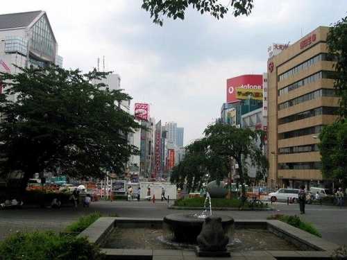 上野公園入り口より上野広小路 上野