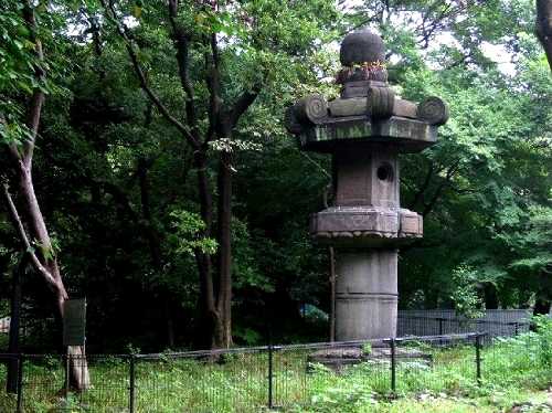 お化け灯篭 上野公園