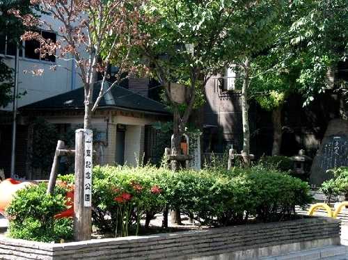 一葉記念公園（記念館前）