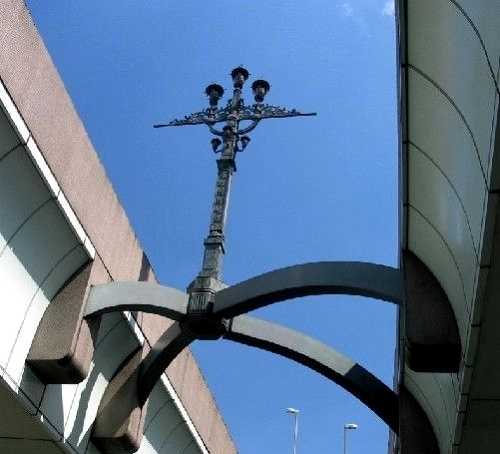 「道路元標地点」碑