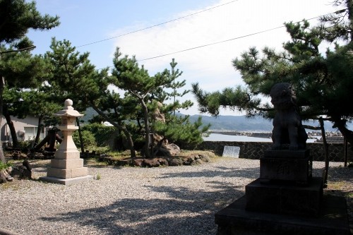源義経ゆかりの浜 弁天島 鼠ヶ関 鶴岡市 山形県